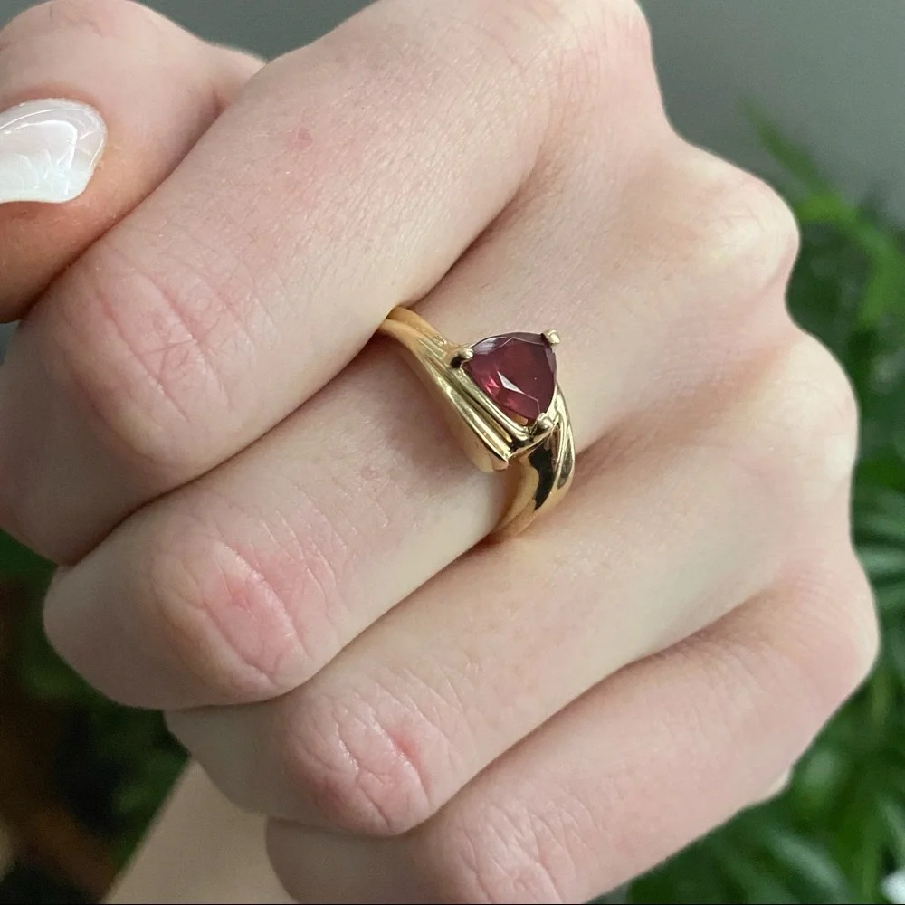 Vintage 14K Gold Rare Red Amethyst Ring - 4.54g - Picture 2 of 16